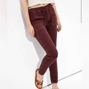 American Eagle high waisted burgundy jegging jogger